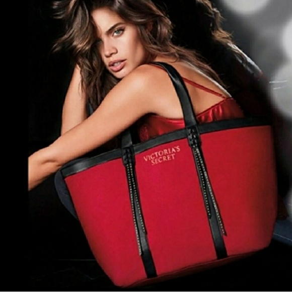 Victoria's Secret Handbags - 🎄 “NWT" Victoria's Secret tote